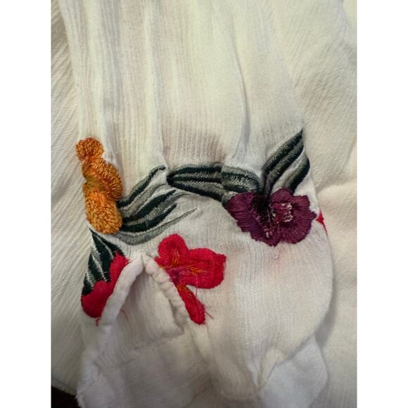 Lovers + Friends White Off-Shoulder Peasant Blouse Floral Embroidery Size Large - Picture 4 of 4